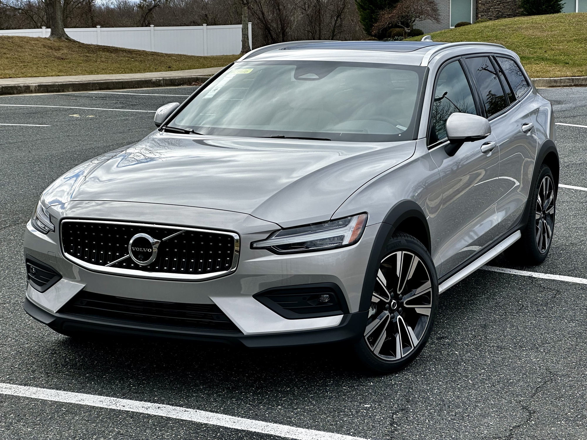 Volvo's V60 Cross Country Should Be a PHEV – Zander Drives Cars